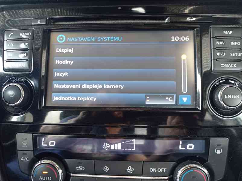 Nissan Qashqai 1.6 dCi Výhřev/360°/Navi/1Maj - foto 35