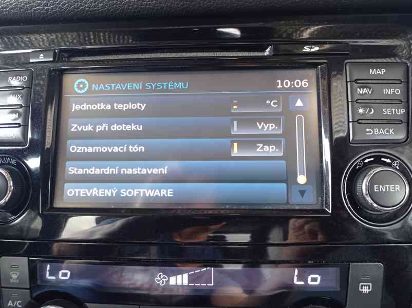 Nissan Qashqai 1.6 dCi Výhřev/360°/Navi/1Maj - foto 34