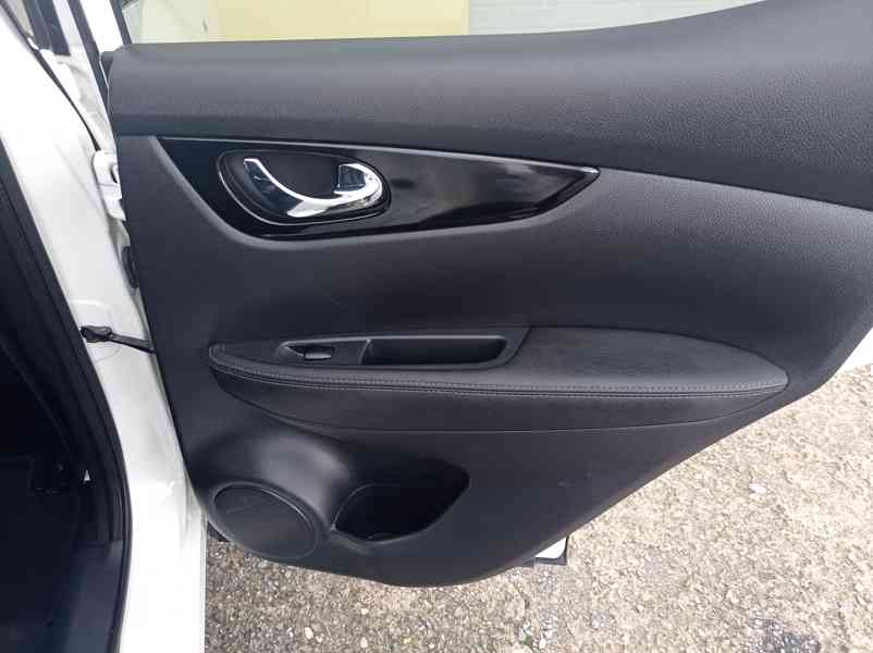 Nissan Qashqai 1.6 dCi Výhřev/360°/Navi/1Maj - foto 20