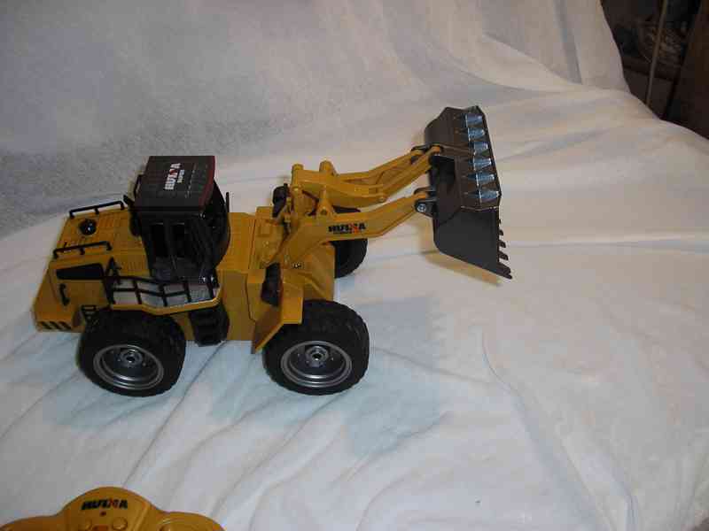 Kolový nakladač RC - Nový nepoužitý - foto 4