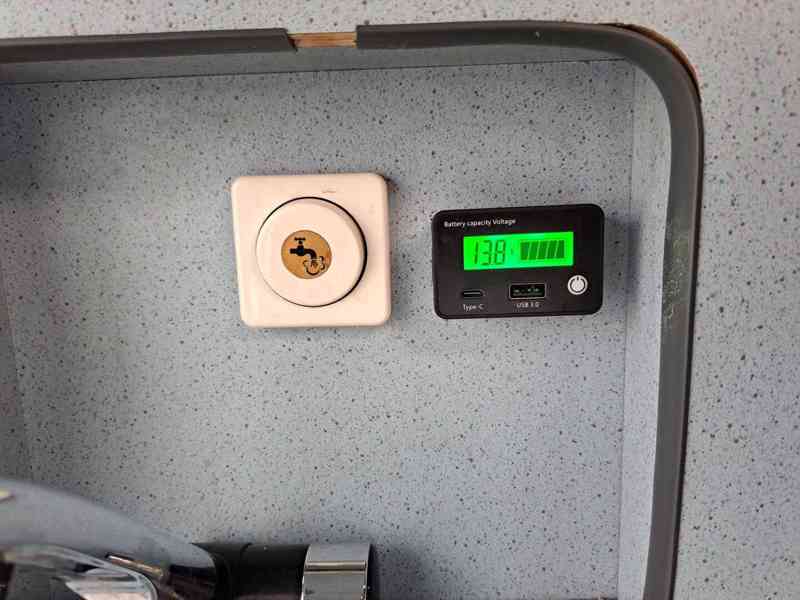 Obytné vozidlo HYUNDAI H-100 - foto 22