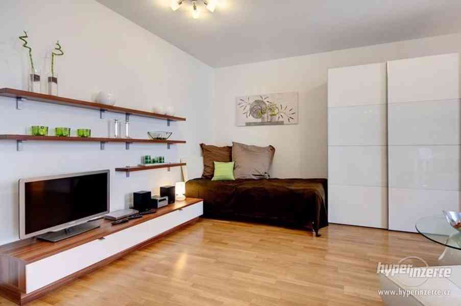 Pronájem bytu 1+kk, Praha 9 Prosek - foto 2