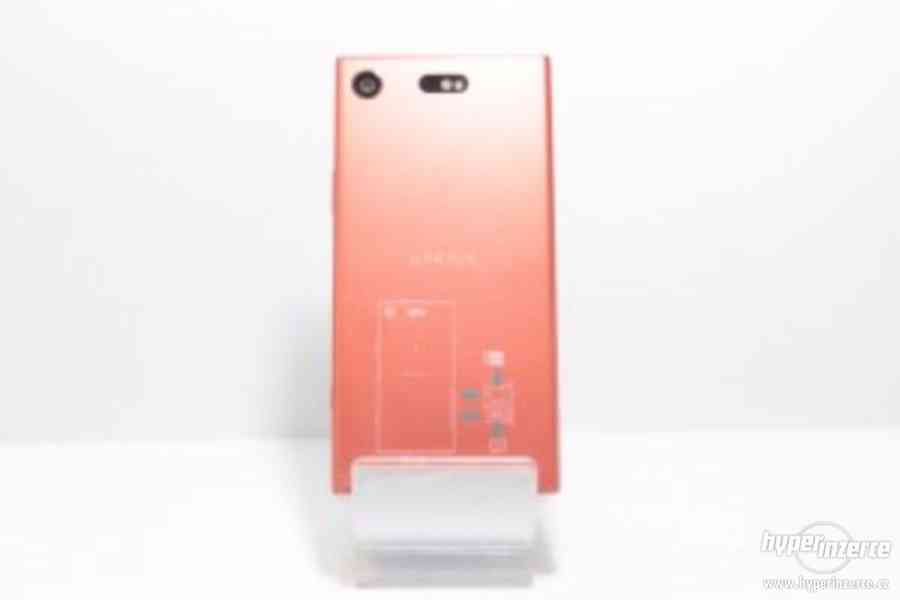Mobilní telefon Sony Xperia XZ1 - foto 2