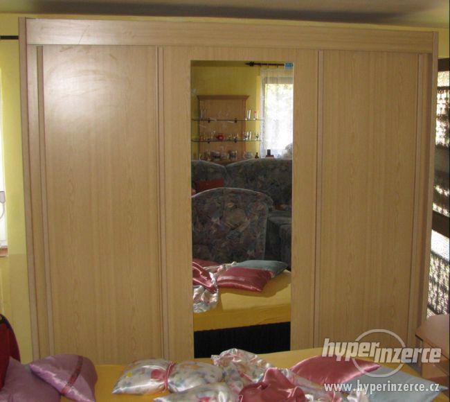 Šatní skříň - foto 1
