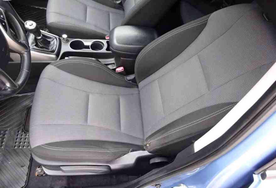 Hyundai i30 1.6i Combi r.v.2012 (99 kw) 2.Maj.serv.kníž.ČR - foto 12