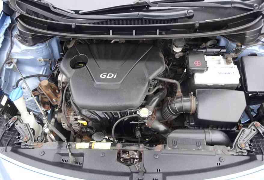 Hyundai i30 1.6i Combi r.v.2012 (99 kw) 2.Maj.serv.kníž.ČR - foto 16