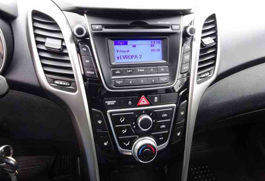 Hyundai i30 1.6i Combi r.v.2012 (99 kw) 2.Maj.serv.kníž.ČR - foto 8