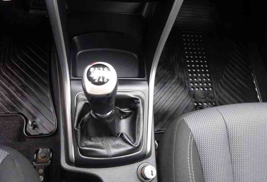 Hyundai i30 1.6i Combi r.v.2012 (99 kw) 2.Maj.serv.kníž.ČR - foto 9