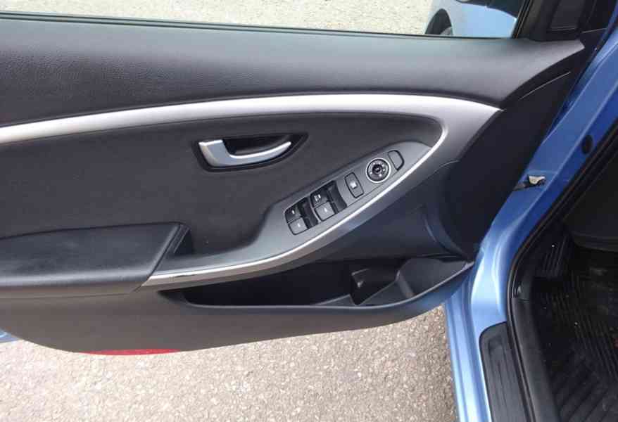 Hyundai i30 1.6i Combi r.v.2012 (99 kw) 2.Maj.serv.kníž.ČR - foto 6