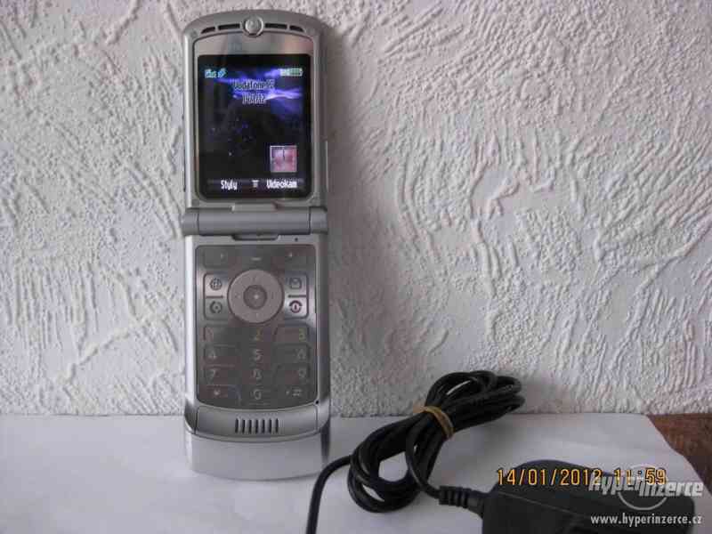 MOTOROLA  RazrV3+SIM karta  ZDARMA!!! - foto 1