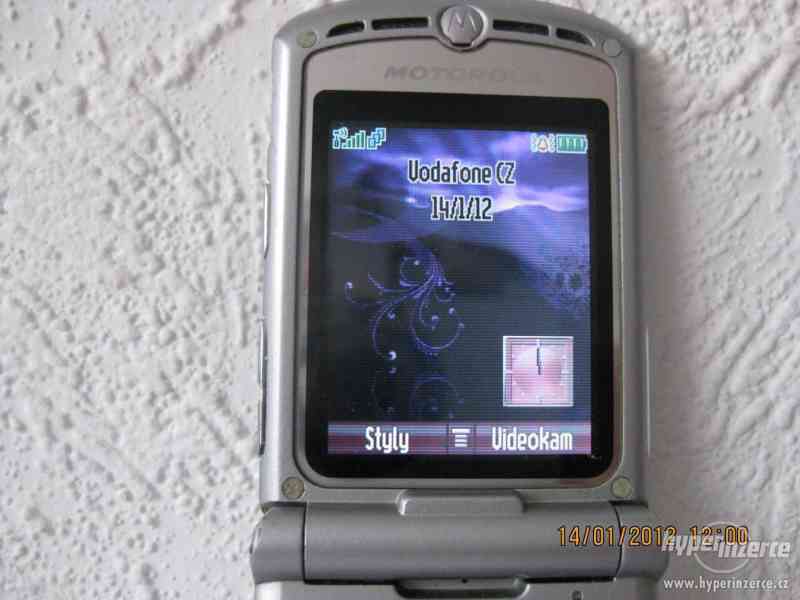 MOTOROLA  RazrV3+SIM karta  ZDARMA!!! - foto 2