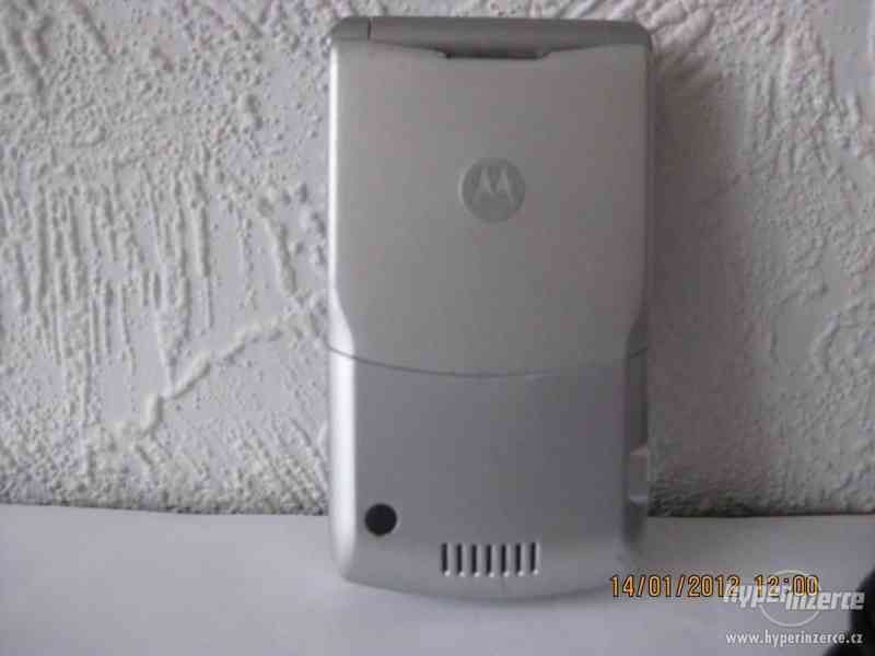 MOTOROLA  RazrV3+SIM karta  ZDARMA!!! - foto 4