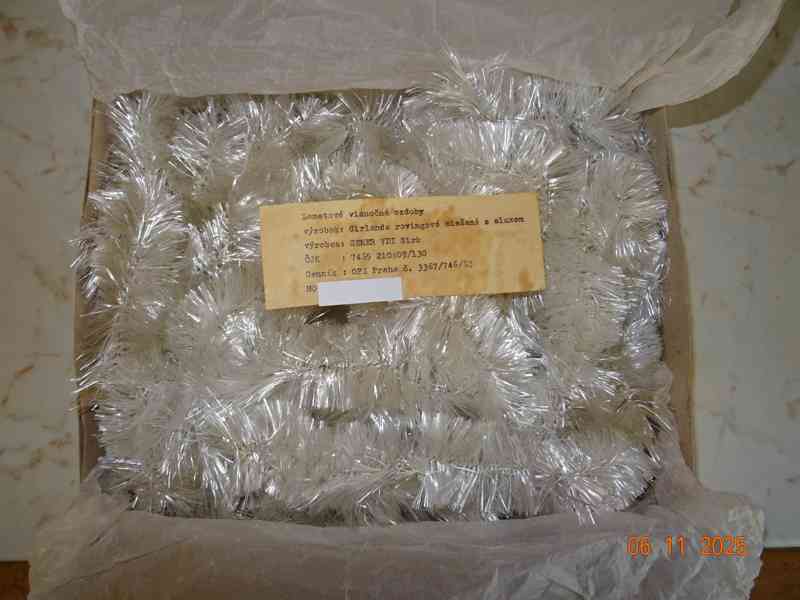 STARÉ VÁNOČNÍ LAMETOVÉ ŘETĚZY – 12kusů x 1,20m - foto 3