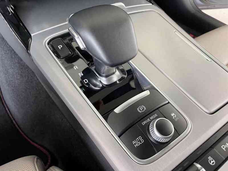 KIA Stinger 3.3 V6, 4x4, TOP STAV a MAX. VÝBAVA - foto 11
