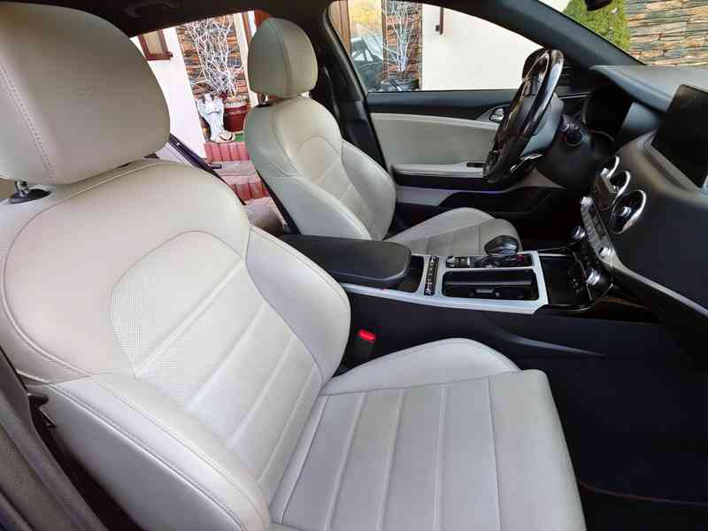 KIA Stinger 3.3 V6, 4x4 - foto 6