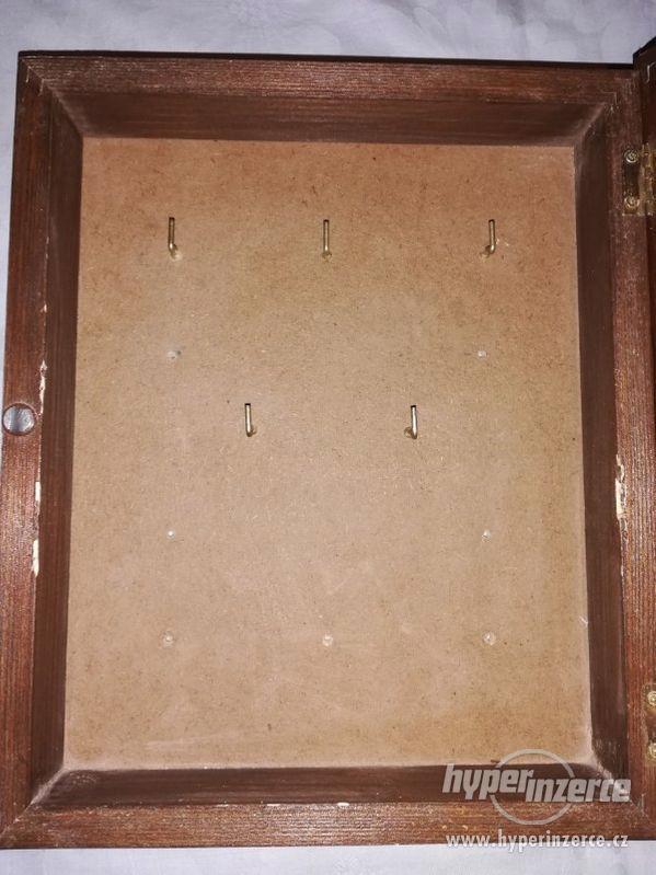 Dřevěná skříňka na klíček - foto 4