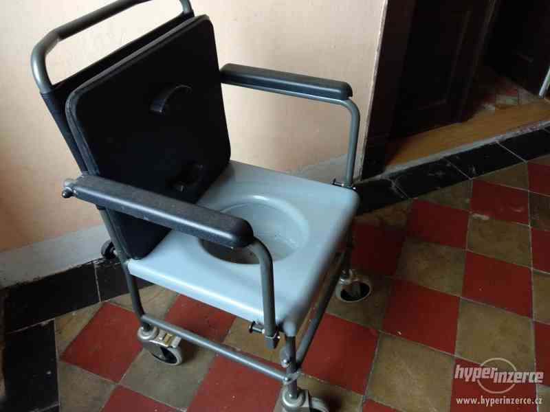 Toaletní vozík - křeslo - foto 1