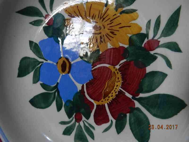 Krásný starý malovaný keramický Talíř květiny - foto 2