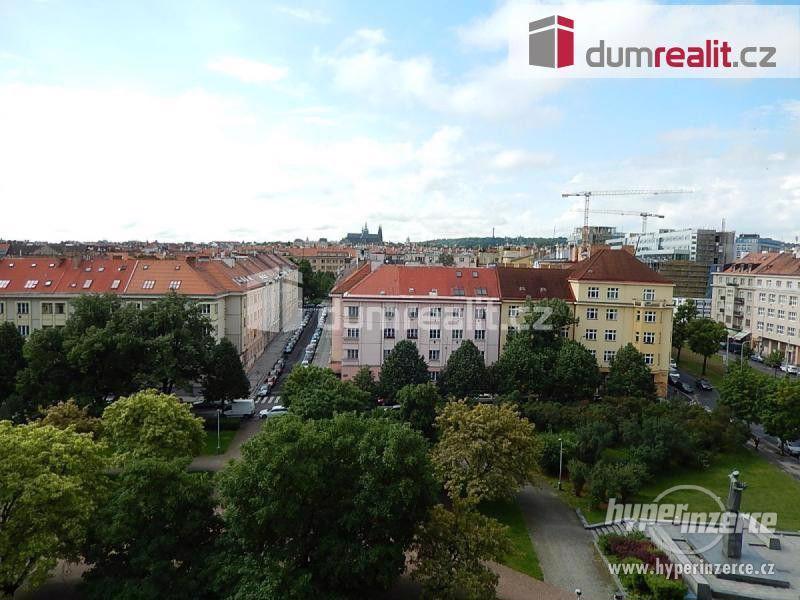 Světlý mezonetový byt 4+kk, 107 m2 + 2 x terasa (12,7 + 8 m2), 5.p, OV, cihla po rekonstrukci, Praha