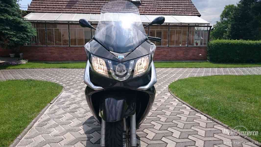 Zánovní MAXI SKŮTR v perfektním stavu PIAGGIO X10 - foto 1