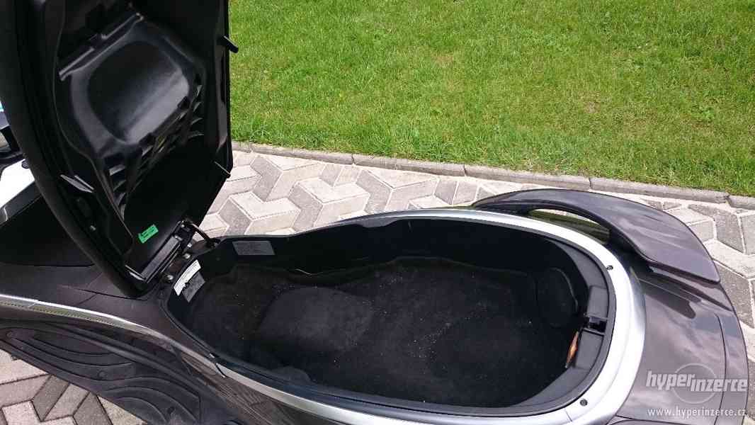 Zánovní MAXI SKŮTR v perfektním stavu PIAGGIO X10 - foto 5