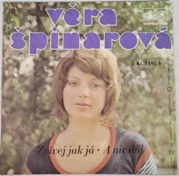 Věra Špinarová – Zpívej jak já / A nic dál (SP) - foto 1
