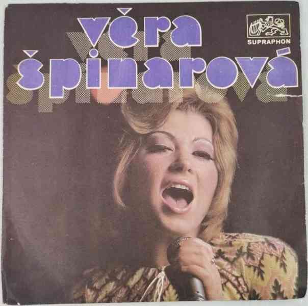 Věra Špinarová – Zpívej jak já / A nic dál (SP) - foto 2