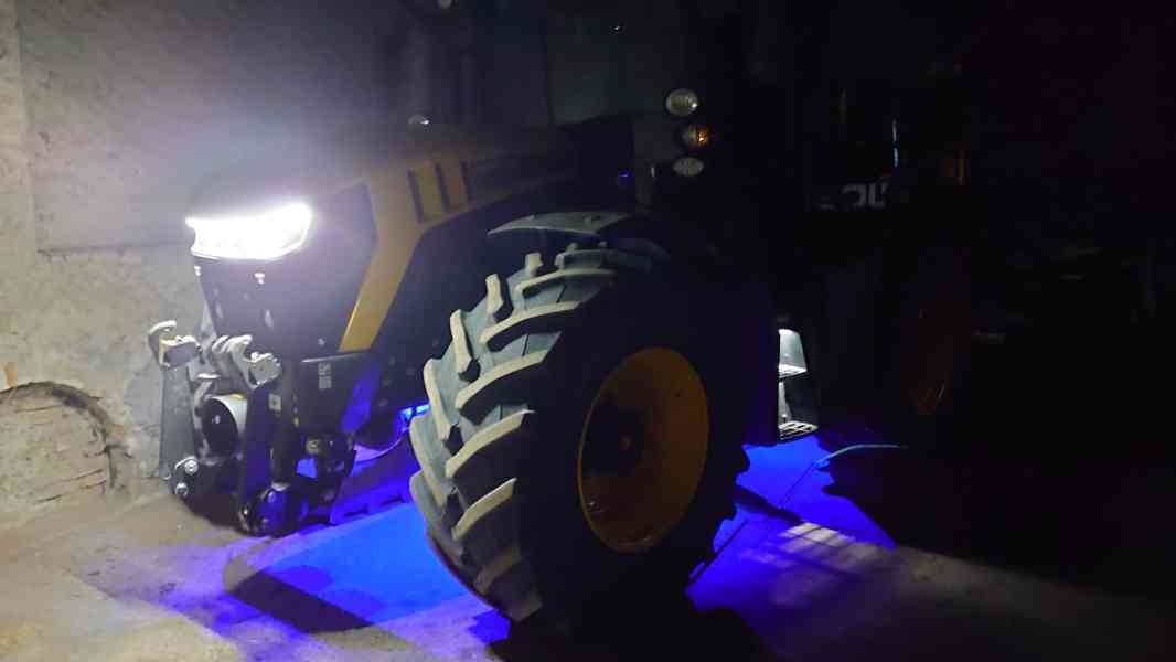 JCB Fastrac 4220 - foto 12