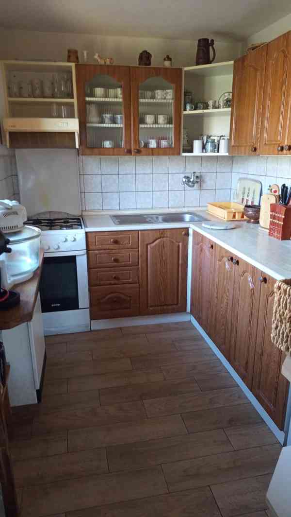 Rodinný domek 5+kk s krbem, stodolou - foto 12