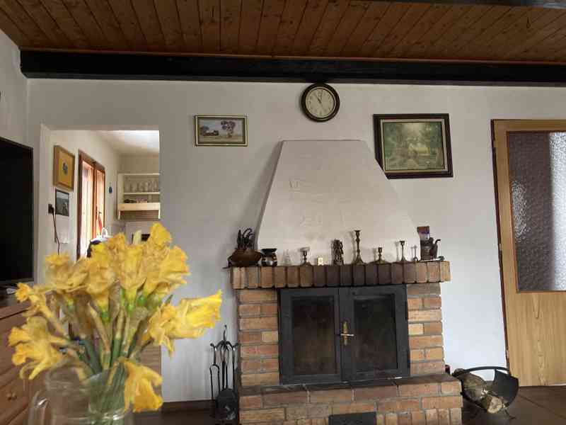 Rodinný domek 5+kk s krbem, stodolou - foto 9