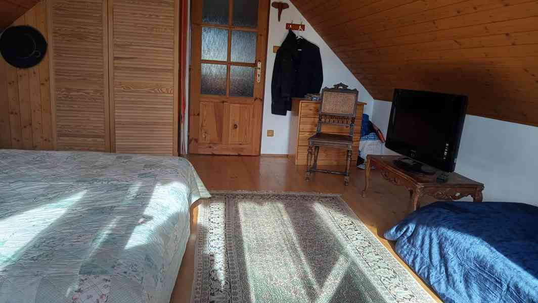 Rodinný domek 5+kk s krbem, stodolou - foto 16