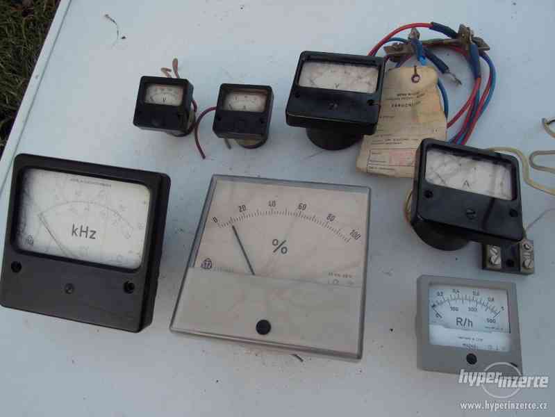 Staré měřicí elektropřístroje - foto 1