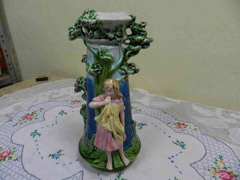 Krásná stará figurální Váza Majolika Eichwald Dubí