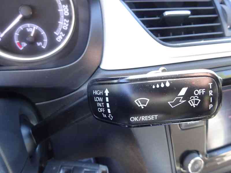 Škoda Rapid 1.0 TSI r.v.2019 ( 81kw) 6 rychlostí stk:6/2027 - foto 12