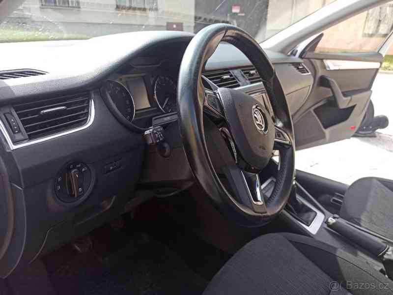 Škoda Octavia 2,0   3 - foto 5