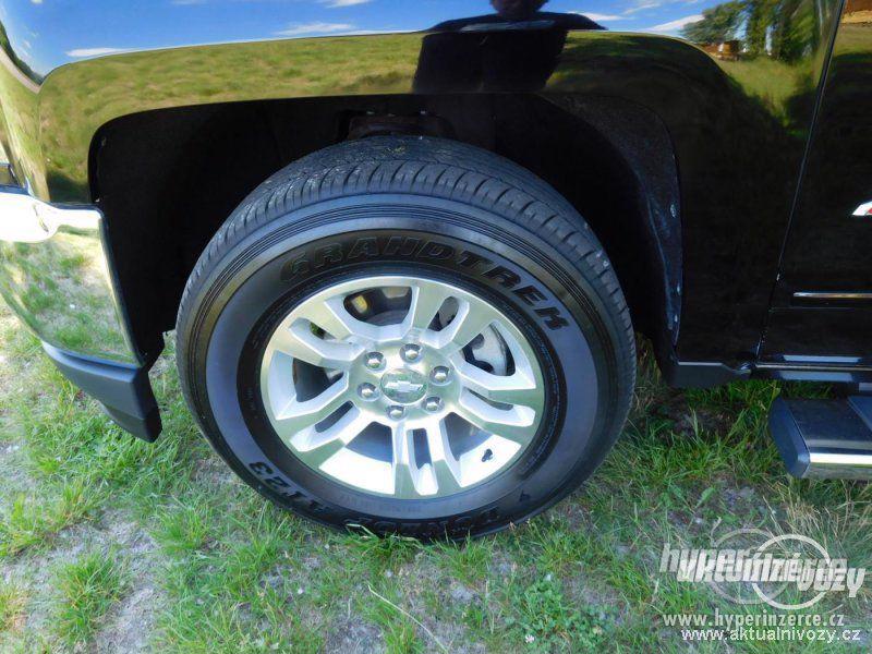 Chevrolet Silverado 5.3, benzín, automat, vyrobeno 2018, navigace - foto 11