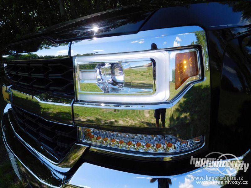 Chevrolet Silverado 5.3, benzín, automat, vyrobeno 2018, navigace - foto 13
