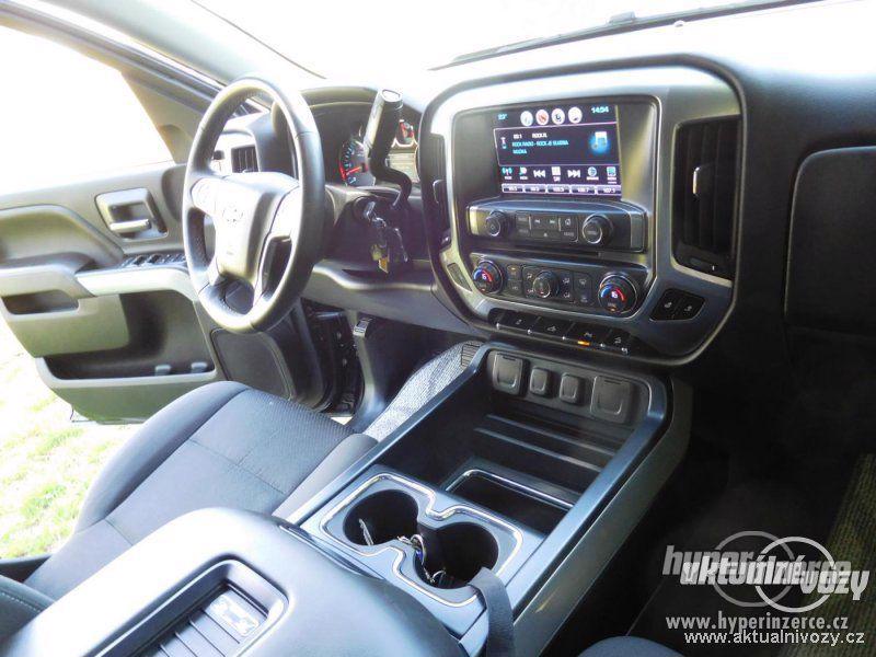 Chevrolet Silverado 5.3, benzín, automat, vyrobeno 2018, navigace - foto 20