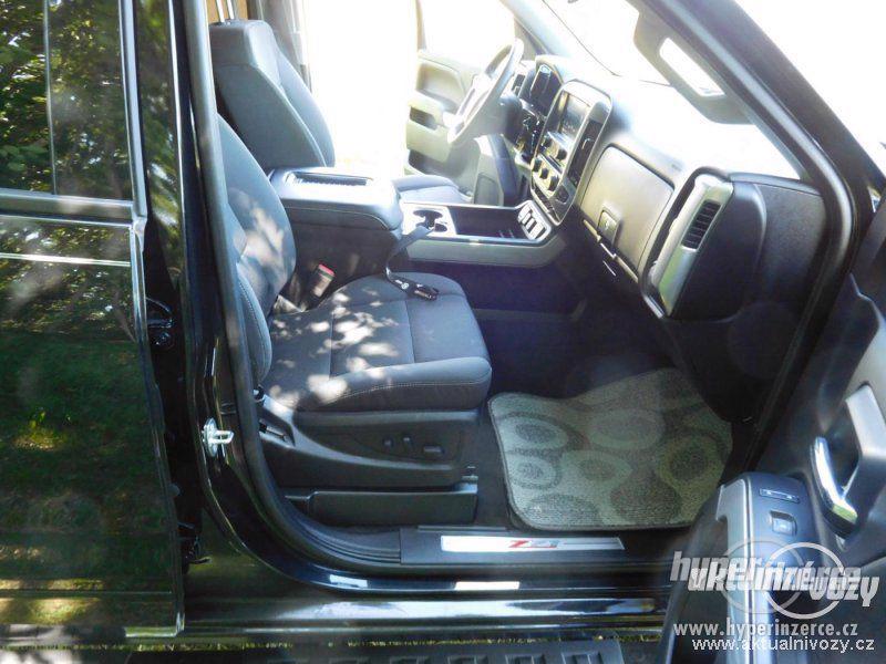Chevrolet Silverado 5.3, benzín, automat, vyrobeno 2018, navigace - foto 24