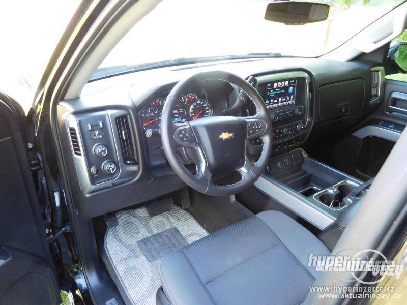 Chevrolet Silverado 5.3, benzín, automat, vyrobeno 2018, navigace - foto 29