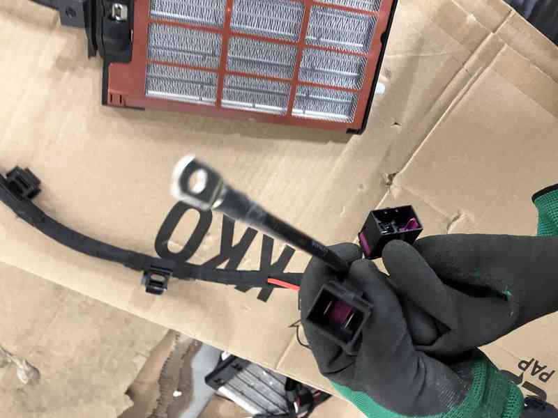 elkt. přídavné topení audi Q7 4L 7L0963235 - foto 3