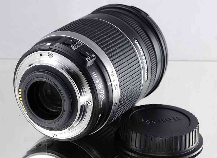 Canon EF-S 18-200mm f/4-5,6 IS  - foto 4