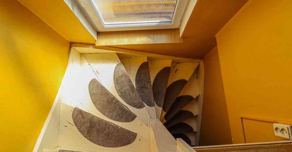 Prodej rodinného domu se zahradou a garáží v Horažďovicích - foto 19