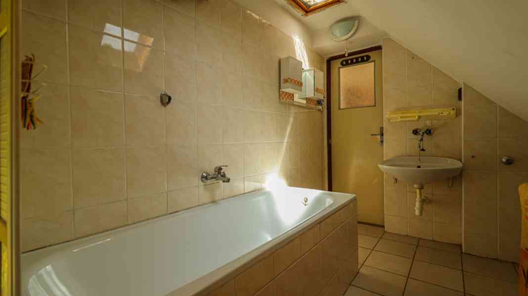 Prodej rodinného domu se zahradou a garáží v Horažďovicích - foto 6