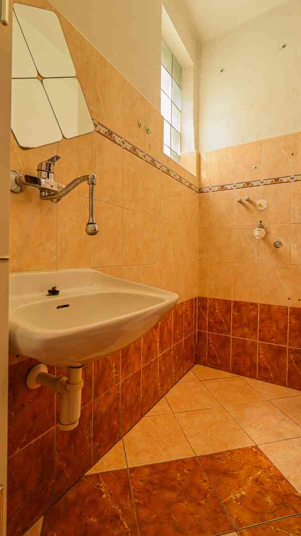 Prodej rodinného domu se zahradou a garáží v Horažďovicích - foto 10