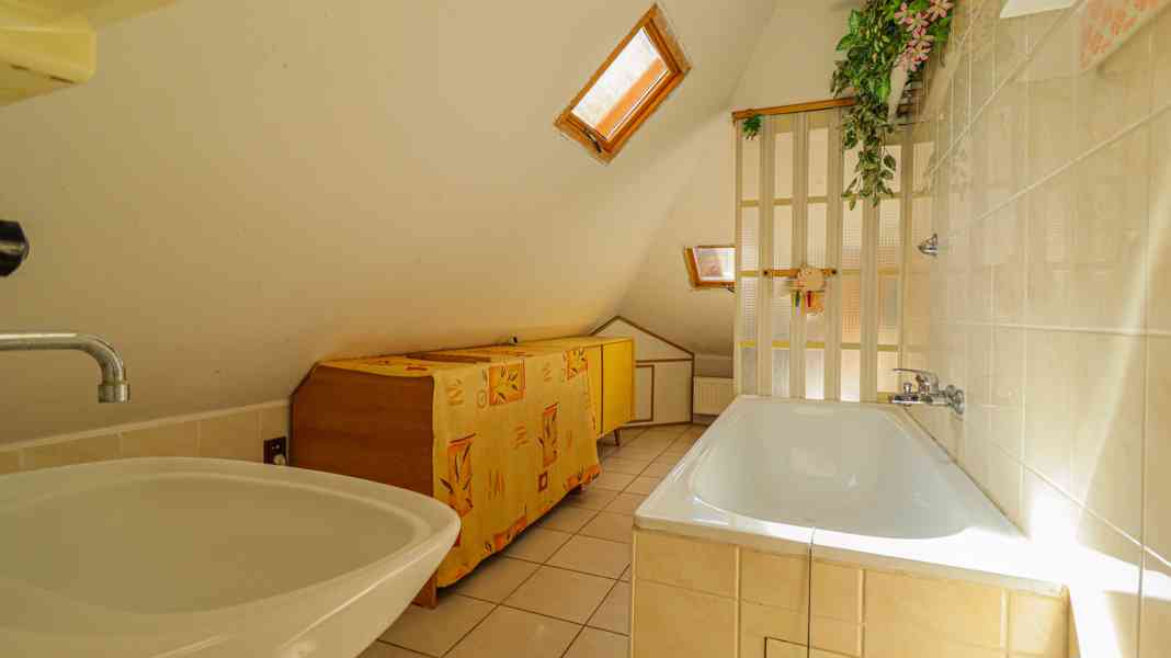 Prodej rodinného domu se zahradou a garáží v Horažďovicích - foto 5