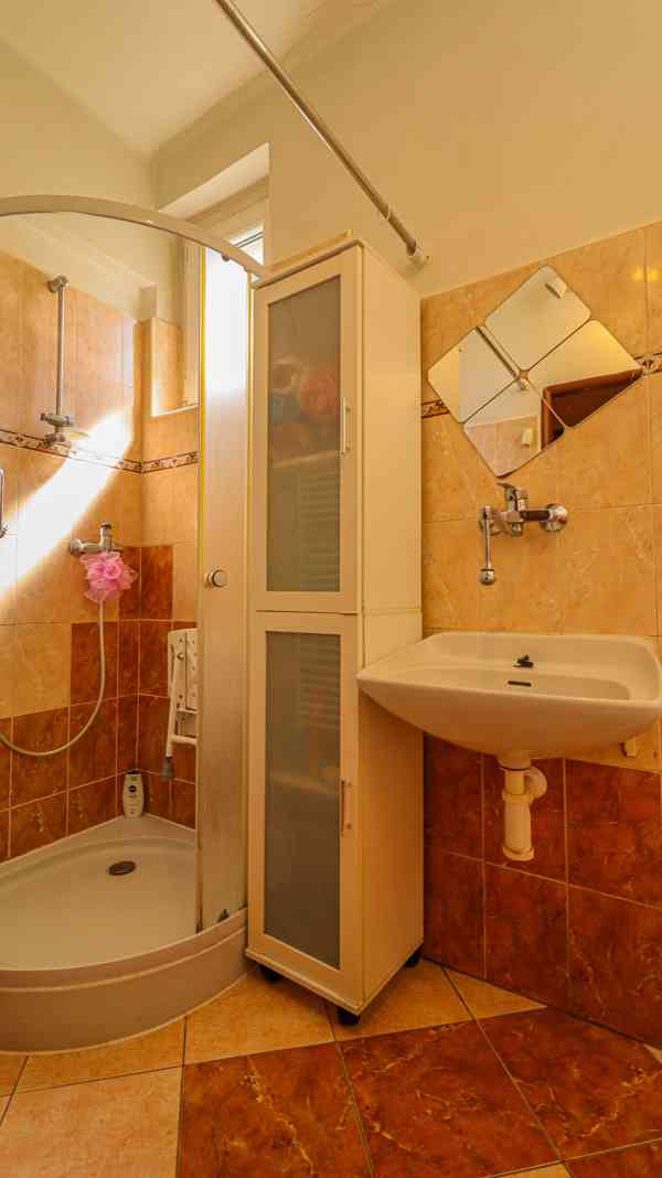 Prodej rodinného domu se zahradou a garáží v Horažďovicích - foto 8