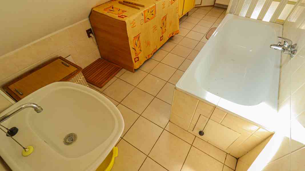 Prodej rodinného domu se zahradou a garáží v Horažďovicích - foto 7