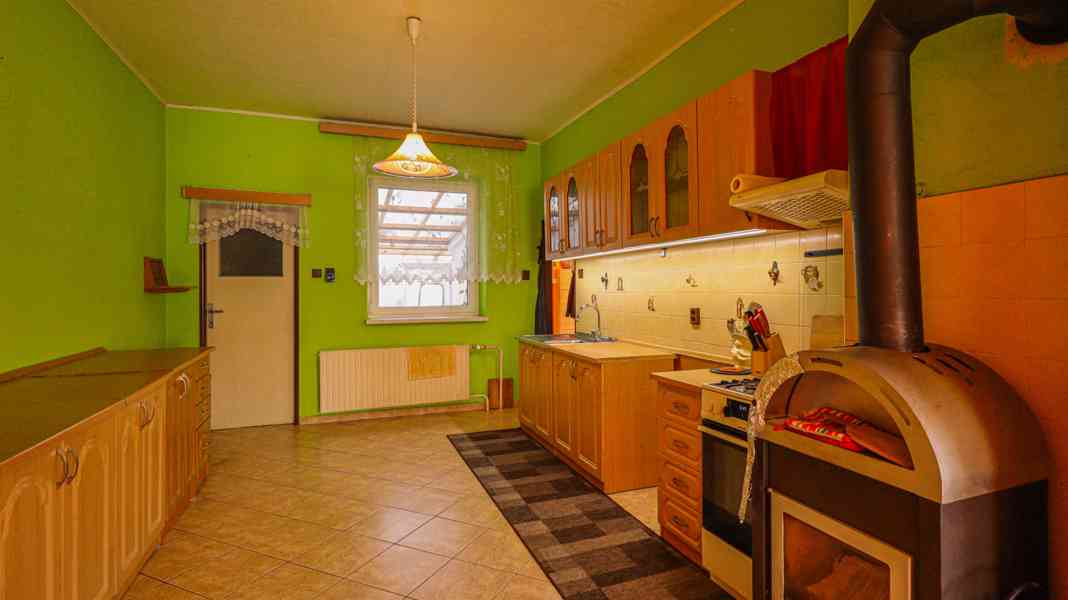 Prodej rodinného domu se zahradou a garáží v Horažďovicích - foto 2