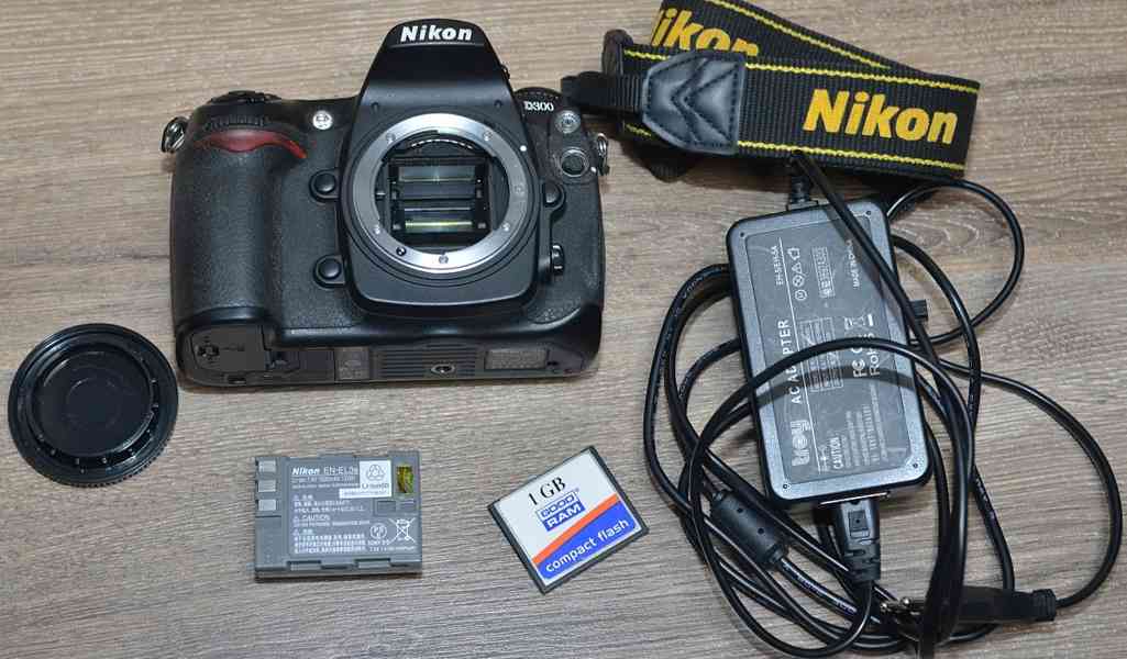 Nikon D300 APS-C 12.3 MPix CMOS*JPEG+RAW*30000 Exp - foto 3